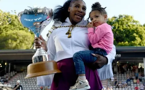 Serena no quiere separarse de Olympia, de tres años.