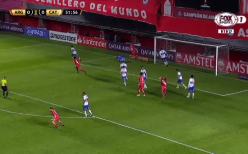 El portero cruzado tapó en doble instancia(FOTO: FOX Sports)