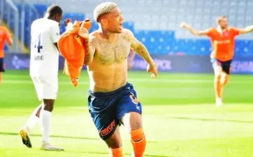 Junior Fernandes terminó su contrato en Turquía y busca club. Foto:Estambul Başakşehir