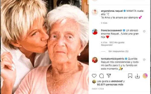 La clásica foto de Raquel Argandoña y Eliana de la Fuente que Nano Calderón eligió para el regalo de su madre.