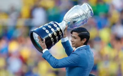 El 2019 fue el encargado de llevar la Copa América a Brasil, entregando el trofeo que Chile había obtenido cuatro años antes. Foto: Agencia Uno