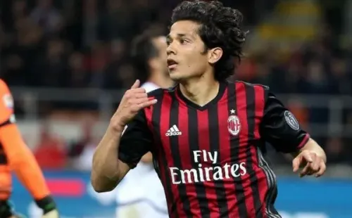 Fernández dio el gran salto en su carrera al arribar al AC Milan. Solamente estuvo un año, en uno de los equipos más importantes del mundo y donde se dio el lujo de anotar un golazo. Además, ganó la Supercopa de Italia. Foto: Archivo