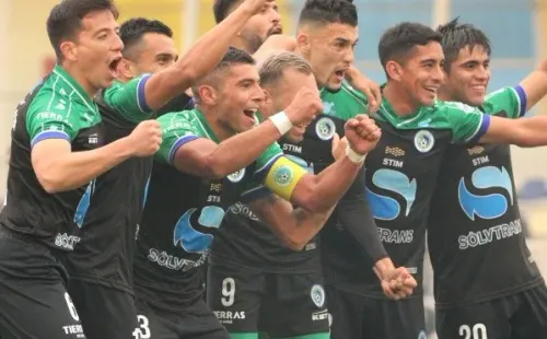 Deportes Puerto Montt gana y es líder de la Primera B, esperando el partido de Coquimbo Unido. Foto: DPM.