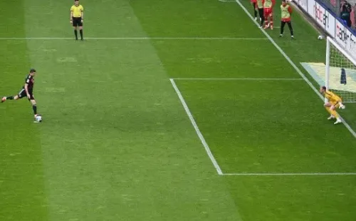 Robert Lewandowski llegó a su tanto número 40 en una temporada de Bundesliga, igualando la marca de Gerd Müller. (Foto: Getty)