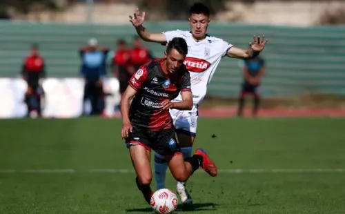 Deportes Melipilla y Deportes Antofagasta animaron un duro encuentro. Foto: Agencia Uno