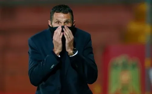 Gustavo Poyet incendió todo después de la derrota de la UC (Agencia Uno)