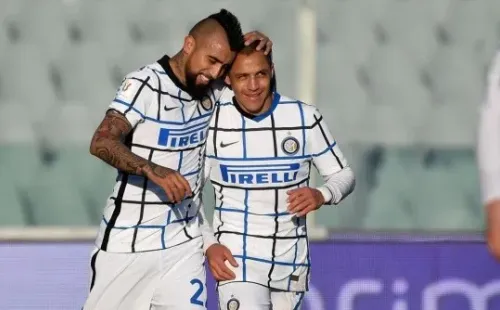 ARTEMIO FRANCHI STADIUM, FLORENCE, ITALY - 2021/01/13: Arturo Vidal of FC Internazionale celebrates with Alexis Sanchez after scoring the goal of 0-1 during the Italy Cup round of 16 football match between ACF Fiorentina and FC Internazionale. FC Internazionale won 2-1 over ACF Fiorentina after extra time. (Photo by Andrea Staccioli/LightRocket via Getty Images)