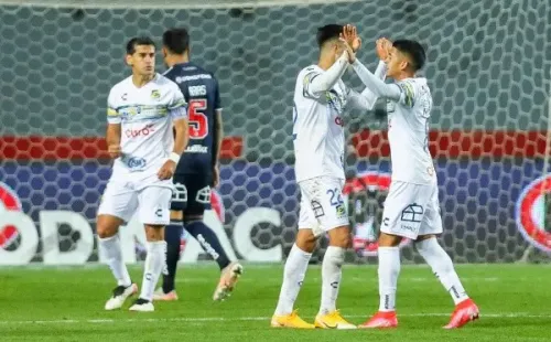 Everton derrotó por 0-1 a Universidad de Chile con un jugador menos.