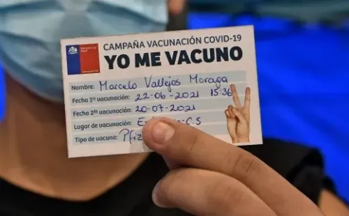 Tarjeta de vacunación que pueden usar los adultos mayores