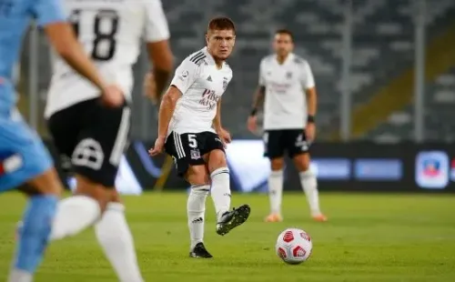 Leonardo Gil podría ser baja en Colo Colo si el tribunal lo castiga. Foto: Colo Colo