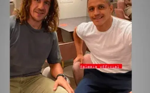 Alexis Sánchez compartió por redes sociales su reencuentro con Puyol en Barcelona. (FOTO: @alexis_officia1)