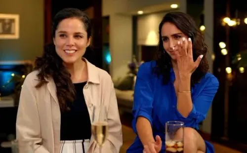 Fernanda Urrejola luce su anillo de compromiso, proyectando lo que será su matrimonio con Francisca Alegría.