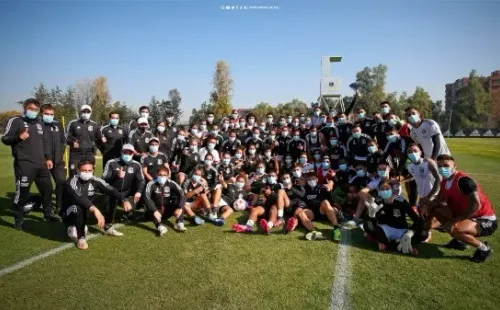 Los planteles masculino y femenino de Colo Colo vivieron un entrenamiento especial. Foto: Colo Colo