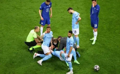 De Bruyne quedó conmocionado tras el choque. Foto: Getty.