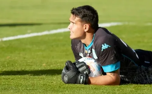 Gastón Gómez fue la figura de Racing, atajando uno de los penales. Foto: Getty Images