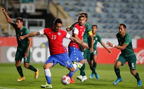 Chile derrotó a Bolivia en el amistoso de marzo con goles de Luis Jiménez y Jean Meneses.