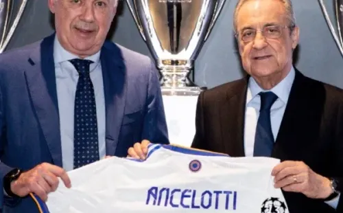 Carlo Ancelotti posó con la nueva camiseta del Real Madrid (Real Madrid)