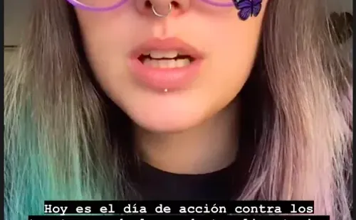Las historias compartidas por Anto Larraín sobre los trastornos alimentarios en que usó como ejemplo un tik tok de Cata Vallejos.(1)