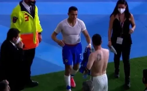 Messi y Sánchez se despidieron con un cariñoso abrazo tras el empate de Chile ante Argentina por las Eliminatorias.