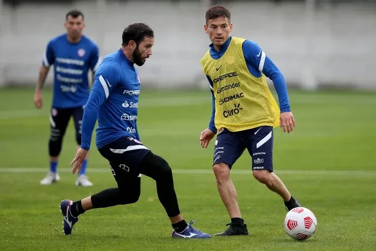 Aránguiz y Mena mostraron gran nivel ante Argentina.