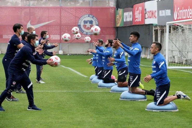 Fabián Orellanatambién espera su chance ante Bolivia.