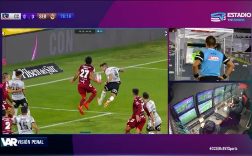 VAR, penal y gol para Colo Colo contra La Serena. (Foto: capturas TNT Sports)