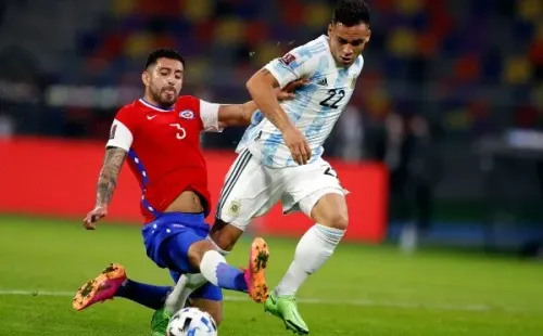 Maripán cometió un penal que el VAR acusó ante Argentina. Foto: Agencia Uno