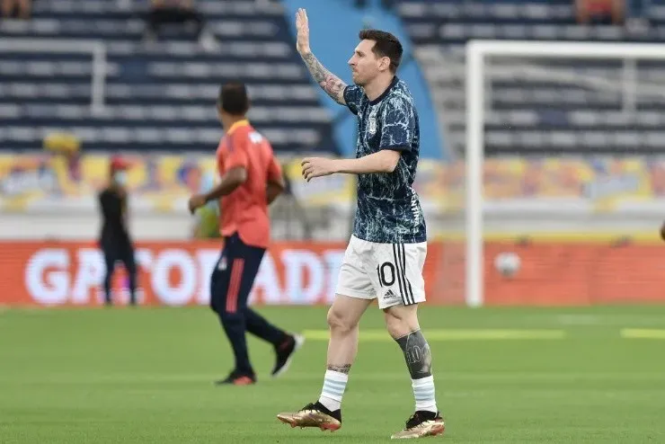 Lionel Messi saluda a los hinchas. Foto: Getty Images