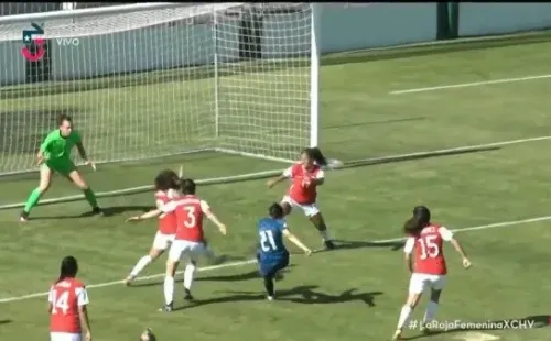 La eslovaca no dudó y remató con la derecha(FOTO: CHV)