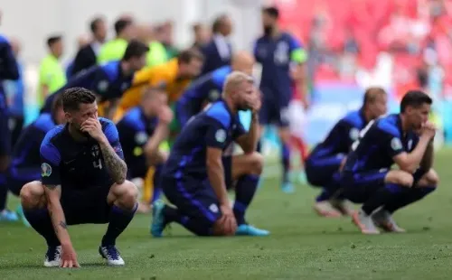 Los jugadores de Finlandia reaccionaron conmocionados. (Foto: Getty Images)