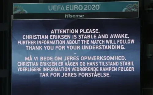 El mensaje en la pantalla del estadio Parken de Copenhague.