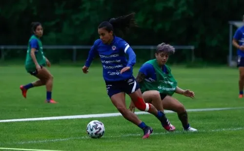 Chile entrena arduamente en Frankfurt para el choque ante las germanas de este martes.