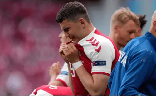El desmayo de Eriksen golpeó fuertemente a los jugadores de Dinamarca, que lloraban desconsolados en la cancha pensando que su compañero había muerto.