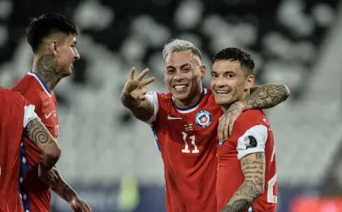 Edu Vargas anotó el empate de Chile contra Argentina tras “robarle” el gol a Vidal. (Foto: Agencia UNO)