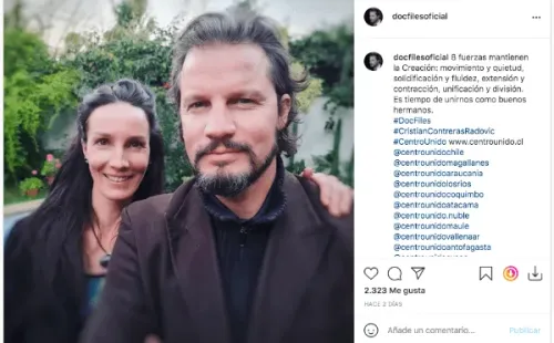 La foto con que Ángela Contreras reapareció públicamente junto a su hermano el Dr. File.(1)