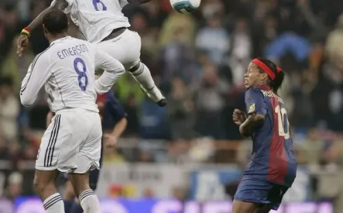 En aquel encuentro, Real Madrid venció a Barcelona pero Ronaldinho dio un recital de buen fútbol. Foto: Getty Images