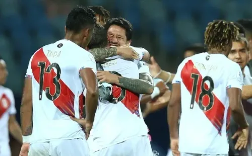 Perú se abrazó ante Colombia y obtuvo sus primeros tres puntos (Getty Images)