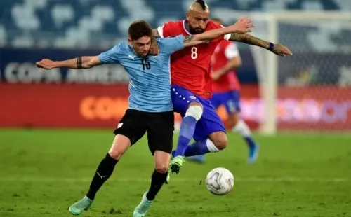Duro partido entre Chile y Uruguay por Copa América. (Foto: Getty Images)
