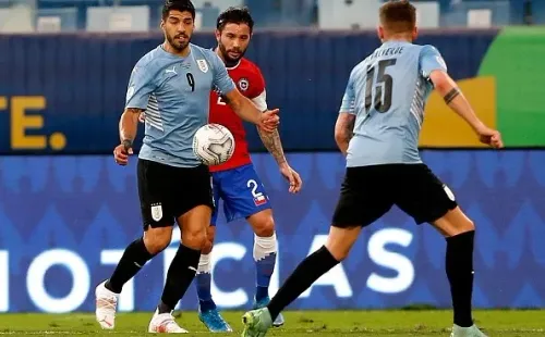 Luis Suárez contra Chile en la Copa América. (Foto: Getty Images)