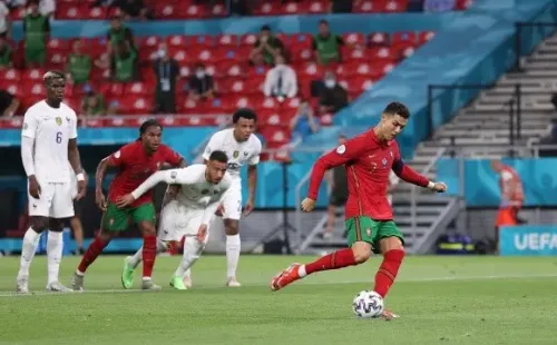 Cristiano Ronaldo anotó un doblete de penal y se transformó en el máximo goleador a nivel de selecciones. Foto: Getty Images