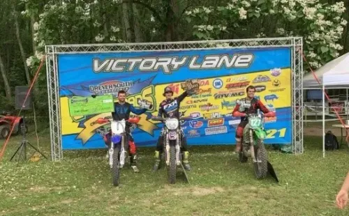 El chilenosigue ganando confianza sobre su Sherco.