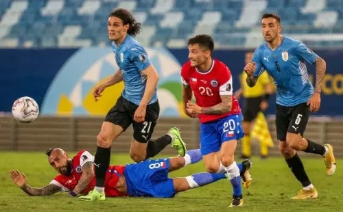 Aránguiz brilló ante Uruguay y se gana los aplausos hasta de Conmebol. Foto: Agencia Uno