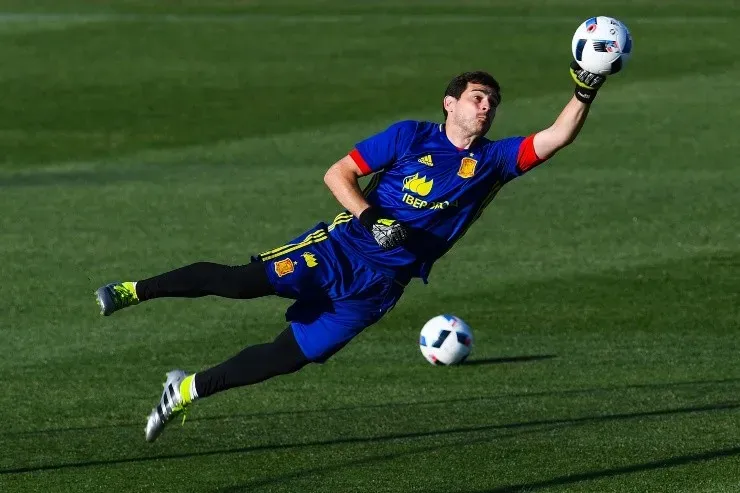 Iker Casillas también tiene varias cábalas dentro de la cancha. | Foto: Getty Images.