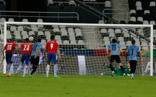 Cavani anotó desde el punto penal para el triunfo de Uruguay. Foto: Getty Images