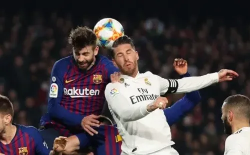 Sergio Ramos ante el Barcelona en uno de los grandes clásicos que participó (Getty Images)