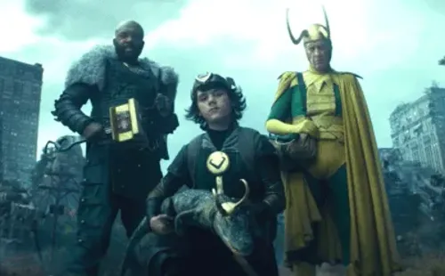 Las versiones de Loki en la escena post créditos del capítulo 4 de la serie Marvel.