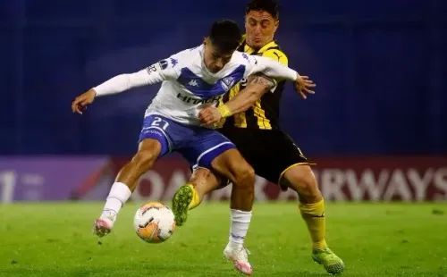 Galdames terminó contrato en Vélez, y ahora suena fuerte en Racing.