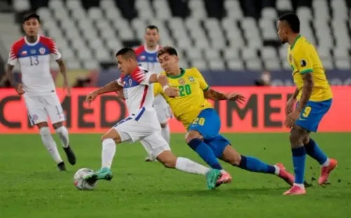 Alexis preocupó mucho a la defensa brasileña en el primer tiempo con su movilidad característica. Foto: Copa América.