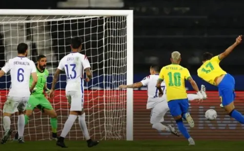 Brasil venció por la cuenta mínima a Chile en el Nilton Santos.