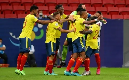 Colombia se abrazó luego de eliminar a Uruguay (Getty Images)